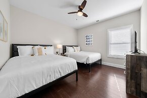 New Luxury Family Friendly Home Centrally Located