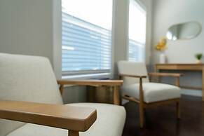 New Luxury Family Friendly Home Centrally Located