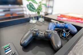 New Luxury Family Friendly Home Centrally Located