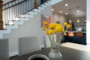 New Luxury Family Friendly Home Centrally Located