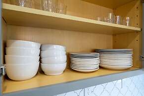 New Luxury Family Friendly Home Centrally Located