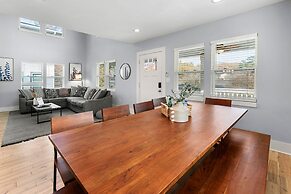 City Oasis With Hot Tub Group-friendly