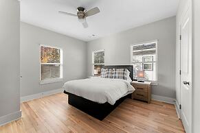 City Oasis With Hot Tub Group-friendly