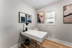 City Oasis With Hot Tub Group-friendly