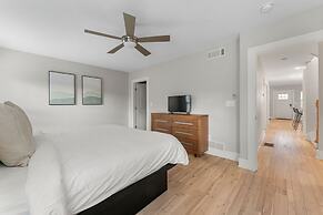 City Oasis With Hot Tub Group-friendly