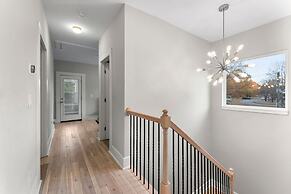 City Oasis With Hot Tub Group-friendly