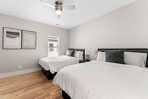 City Oasis With Hot Tub Group-friendly