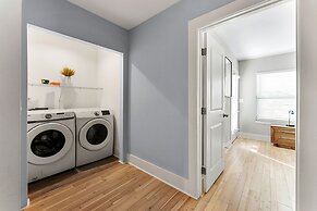 City Oasis With Hot Tub Group-friendly