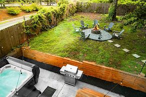 City Oasis With Hot Tub Group-friendly