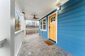 City Oasis With Hot Tub Group-friendly