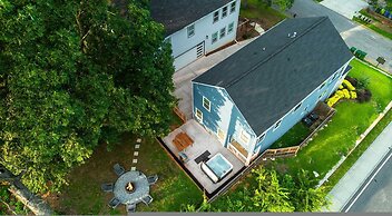 City Oasis With Hot Tub Group-friendly