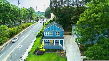 City Oasis With Hot Tub Group-friendly