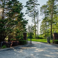 Private Resort - Lake Lanier Paradise