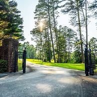 Private Resort - Lake Lanier Paradise