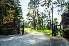 Private Resort - Lake Lanier Paradise