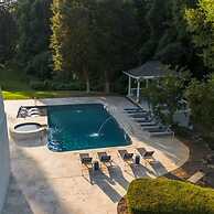 Private Resort - Lake Lanier Paradise