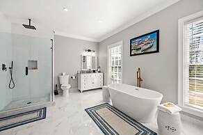 Private Resort - Lake Lanier Paradise