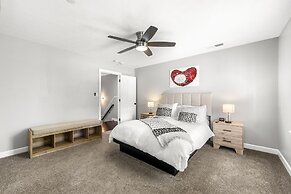 Mansion With Private Pool Bsktball Tennis Courts