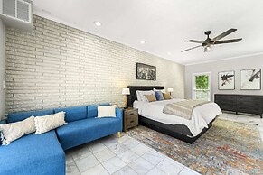 Mansion With Private Pool Bsktball Tennis Courts