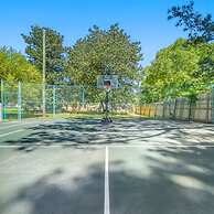 Mansion With Private Pool Bsktball Tennis Courts