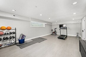 Mansion With Private Pool Bsktball Tennis Courts