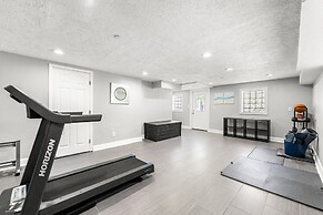 Mansion With Private Pool Bsktball Tennis Courts