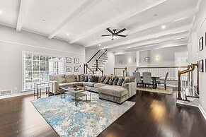 Mansion With Private Pool Bsktball Tennis Courts