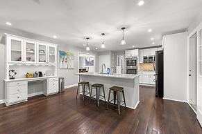 Mansion With Private Pool Bsktball Tennis Courts