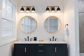 Beautiful Home Located In Historic Norcross