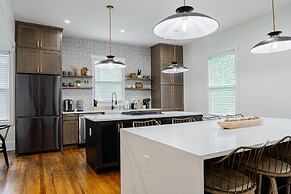 Beautiful Home Located In Historic Norcross