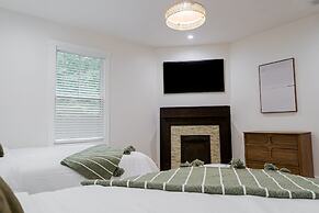 Beautiful Home Located In Historic Norcross