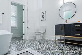 Beautiful Home Located In Historic Norcross