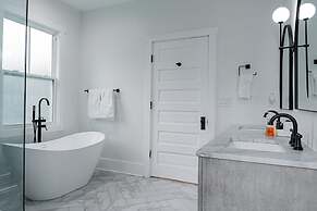 Beautiful Home Located In Historic Norcross