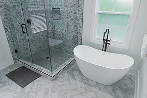 Beautiful Home Located In Historic Norcross