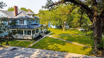 Beautiful Home Located In Historic Norcross