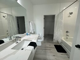 Handsboro Pointe Condo & Suites