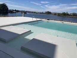 Handsboro Pointe Condo & Suites