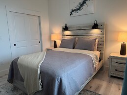 Handsboro Pointe Condo & Suites