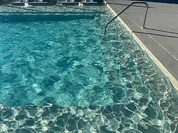 Handsboro Pointe Condo & Suites