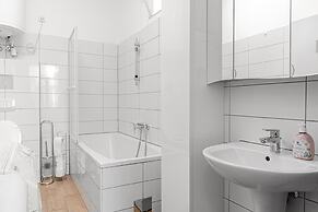 Relaxing 2BR shared Apt. U3 Enkplatz