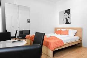 Relaxing 2BR shared Apt. U3 Enkplatz