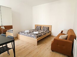 Close to City Center - Affordable Private Rooms with TV