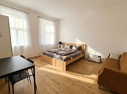 Close to City Center - Affordable Private Rooms with TV
