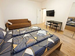 Close to City Center - Affordable Private Rooms with TV