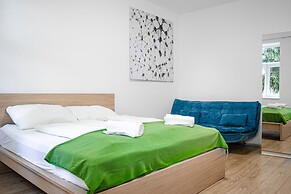 Relaxing 2BR shared Apt. U3 Enkplatz