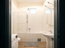 Close to City Center - Affordable Private Rooms with TV