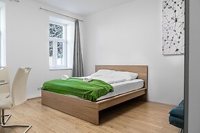 Relaxing 2BR shared Apt. U3 Enkplatz