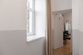 Relaxing 2BR shared Apt. U3 Enkplatz