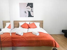 Relaxing 2BR shared Apt. U3 Enkplatz