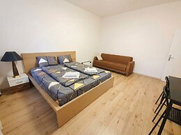 Close to City Center - Affordable Private Rooms with TV